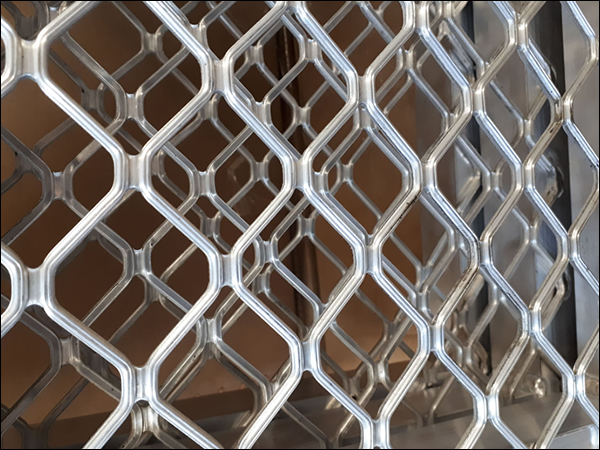 Expanded aluminum amplimesh security screen
